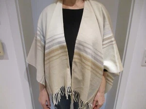 Stola - Poncho - für kühle Abende - Creme/beige - mit Fransen - Top! - Bild 1 von 5