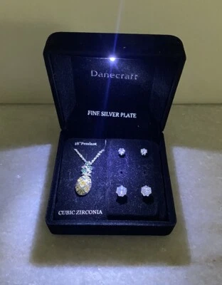 美丽的 Danecraft Light Up 礼品珠宝盒套装菠萝项链耳环  — 第 1/3 张图片