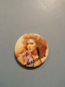 MADONNA - Original VINTAGE ITALIAN PIN - Picture 1 of 2