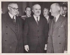 ⭐️ 1945 Vyacheslav Molotov, Ernest Bevin, James F. Byrnes in Moscow Rare 64(2)⭐️ - Picture 1 of 10