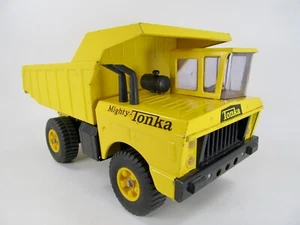Vintage Early 1965 Tonka Toys - Mighty Tonka Dump Truck / Solid Rubber Tires - Picture 1 of 18