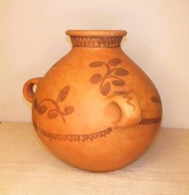 PETITE ET ANCIENNE JARRE DÉCORÉE À TROIS POIGNÉES - Photo 1/4