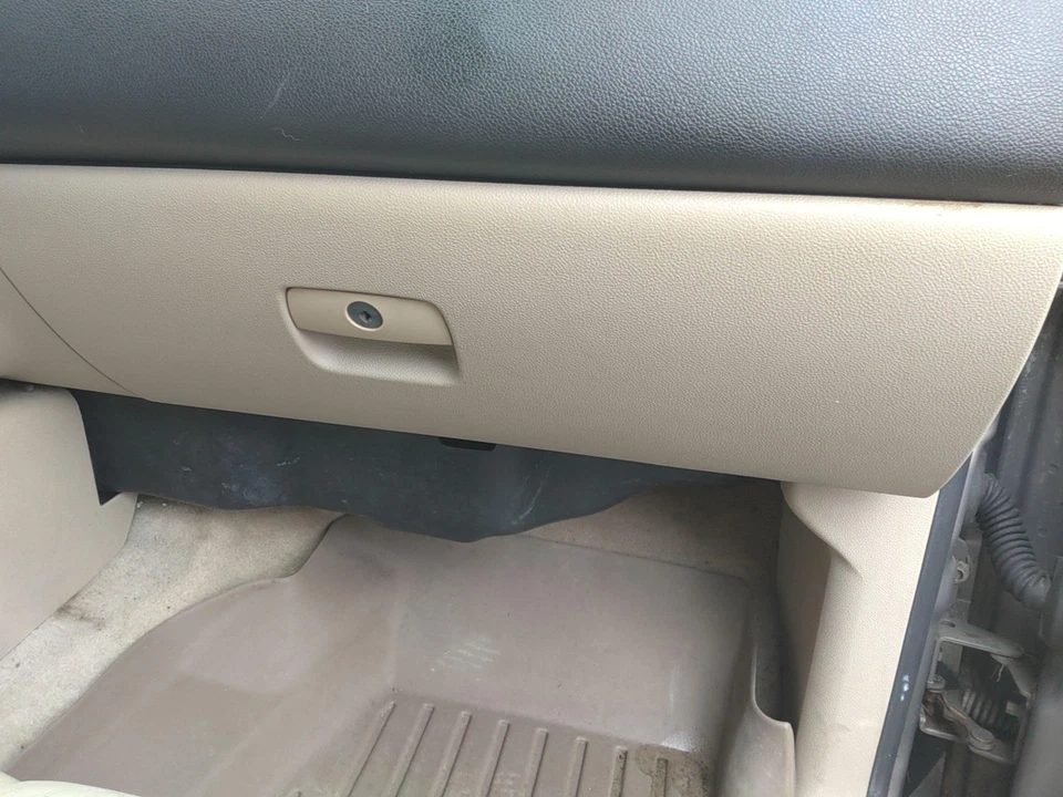 07 CHEVY TAHOE перчаточный ящик свет кашемир/черное дерево 313 - Изображение 1 из 1