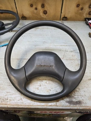 1997 CHEVROLET S-10 STEERING WHEEL GENUINE OEM USED GENERAL MOTORS PART - Image 1 of 4
