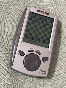 Millennium Chess & Games 8 in 1 Schachcomputer Dame Halma Reise Version  - Bild 1 von 6