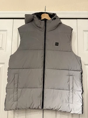 Chaqueta acolchada estilo chaleco Calvin Klein para hombre con capucha talla L gris reflectante Foto 1 de 4