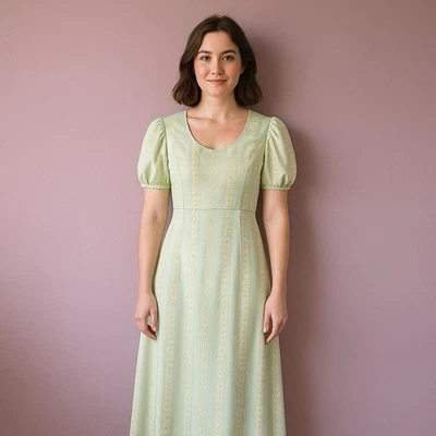 Vestido De Colección Eduardiano Margarita Bordado Hecho a Mano Puff Babydoll Bridgerton Té Verde Foto 1 de 4