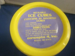 VINTAGE - Reusable Ice Cubes - Golf Balls and Tees - Picture 1 of 3