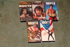 ROCKY 1 2 3 4 5 LOT ORIGINAL VHS MINT IN PLASTIC SYLVESTER STALLONE II III IV V - Bild 1 von 2