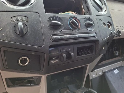 Interruptor selector de aire acondicionado usado se adapta a: camioneta Ford F250SD 2008 con aire acondicionado manual sin calefacción Foto 1 de 4