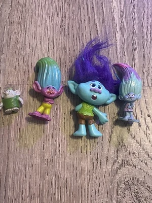 Lote de 4 figuras de trolls de películas Hasbro Trolls Happy Branch DreamWorks Foto 1 de 3