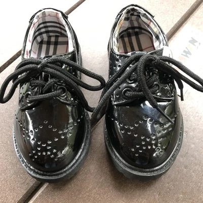 NUEVO Zapatos Dadawen Negro Charol Alto Brillo Niño Talla 21 / EE. UU. 5.5 Foto 1 de 4