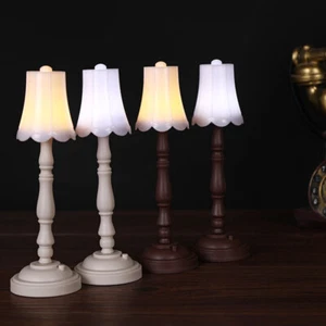 Casa delle bambole scala 1:6 miniature luce calda retrò lampada da terra accessorio arredamento - Foto 1 di 8