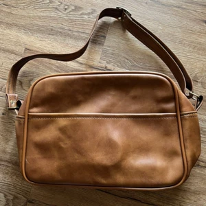 Vintage Mens Accessories Bag Kit Travel Case Caramel Brown Vinyl Large - Picture 1 of 6