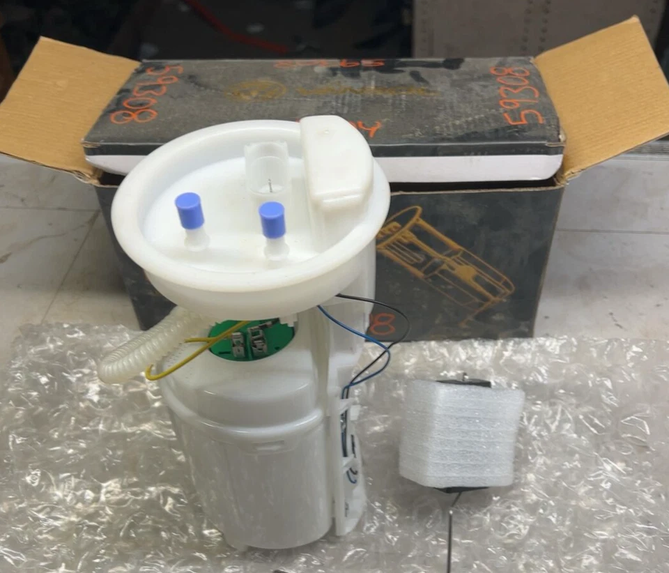 Conjunto de bomba de combustible del motor Jetta Golf 04-05 Beetle Jetta 2008-2011 1,8 L 2,0 L *NUEVO Foto 1 de 4