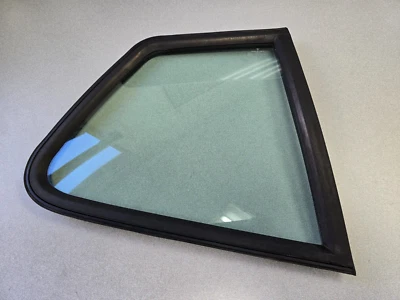 NICE ORIGINAL PORSCHE 924 924S 944 PASSENGERS REAR QUARTER WINDOW W RUBBER TRIM Foto 1 de 4