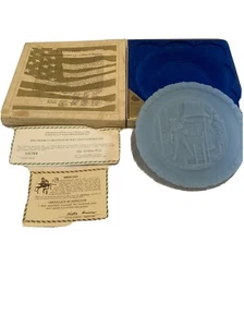 Fenton blaues Glas zweihundertjähriger Sammlerplatte Ein Porträt der Freiheit 1776-1976 - Bild 1 von 3