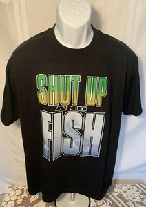 Camiseta negra Shut Up and Fish grande pescador lubina Gildan - Imagen 1 de 12