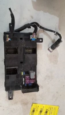 Caja de conexiones de fusibles traseros 919584D050 PASAJERO FABRICANTE DE EQUIPOS ORIGINALES para Kia 2006-2008 Entourage Foto 1 de 4