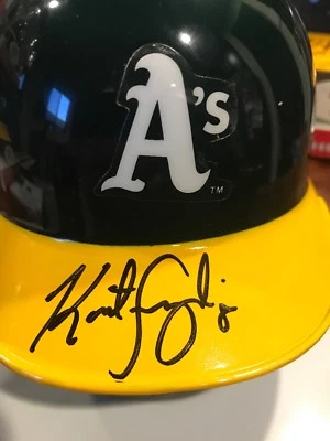 Minicasco firmado por Kurt Suzuki Oakland Athletics AMSM Foto 1 de 4