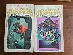 Lot Of (2) Lloyd Alexander Fantasy Novels The Book Of Three And Black Cauldron  - Picture 1 of 8
