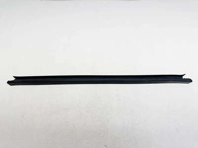 H504159 2007-14 Lincoln Navigator Front Door Window Glass Weather Rubber Trim RH - Image 1 of 4