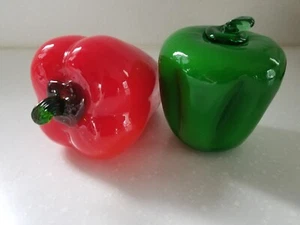 Art Glass Red & Green Peppers Figurines Decoration Set of 2 New - Picture 1 of 6