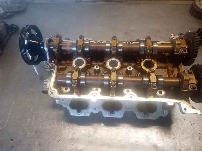   Левая головка блока цилиндров 3,0 л от 2006 Ford Escape 9120625 - Изображение 1 из 4