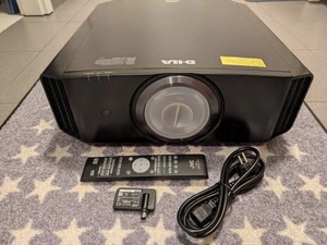 JVC 4k 3D Projektor Heimkino Beamer, Modell DLA-X5500BE - Bild 1 von 8