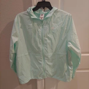 Chaqueta ligera Nike Essential tejida repelente talla grande verde para mujer - Imagen 1 de 4