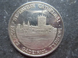 Medallón Catedral de San David Eglwys Gadeiriol Tyddenwi - Imagen 1 de 2