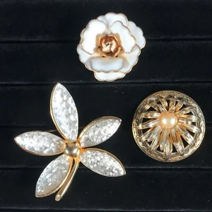 3 x Metal Flower Pin Brooch Set Lot Goldtone Silvertone Damascene Enamel Etched - Picture 1 of 17