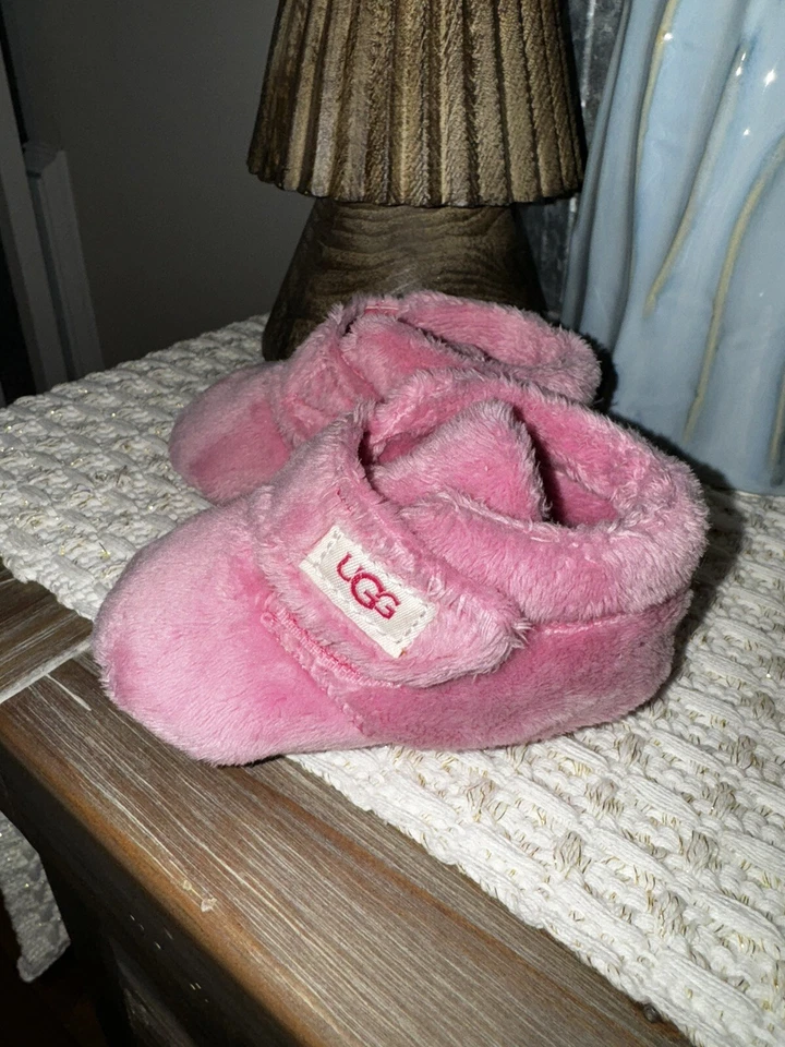 UGG BABY GIRL ботинок размер 2/3 розовый 6-12 Mos - Изображение 1 из 4