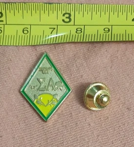 Sigma Alpha Professional Agricultural Schwesternschaft goldfarbene und grüne Anstecknadel - Bild 1 von 4