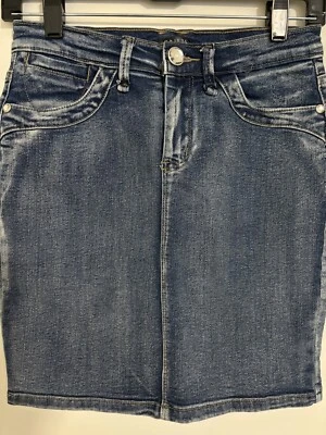 Women's Venus blue jean skirt size 2 barely worn - Image 1 of 4