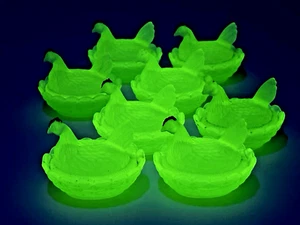 Set of 8 Green Vaseline Uranium Satin Glass Hen Chicken Nest Basket Salt Cellar - Picture 1 of 6