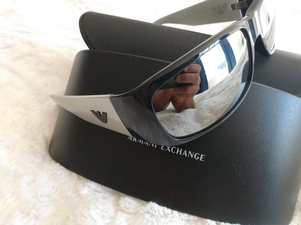 Gafas de sol Armani Exchange ea9315s montura plateada y azul oscuro sobre lentes grises  Foto 1 de 4