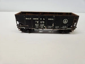 Mantua HO Scale Baltimore & Ohio Hopper car Diecast Metal w/operating 2-bay door - Picture 1 of 8