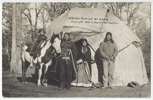 Familia indígena nativa americana 1909, tienda Hogan - FOTO REAL postal de Martin - Imagen 1 de 2