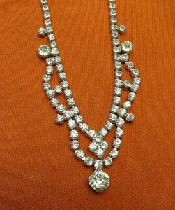 Collana elegante vintage con strass trasparenti - usata - Foto 1 di 7