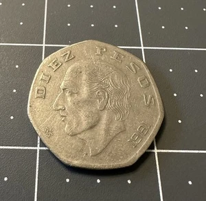 1981 Mexico Diez 10 Peso Hidalgo Coin - Picture 1 of 2