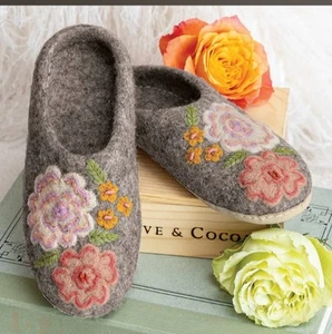 Olive & Cocoa Fleur Wool Slippers Size Small - Picture 1 of 6
