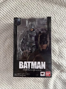 Bandai Tamashii Nations S.H.Figuarts Justice League BATMAN. US Seller. - Picture 1 of 8