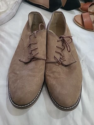 Sapatos sociais masculinos Old Navy de camurça Buck – Bronzeado, tamanho 11, seminovos - Imagem 1 de 4