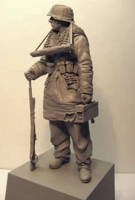 1/16 WW2 German Infantry Winter Resin Figure - Image 1 of 4
