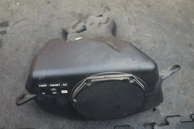 Altavoz trasero izquierdo caja subwoofer 1w6f19a067ac fabricante original Ford Thunderbird 2002 Foto 1 de 4