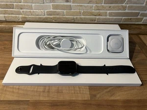 Apple Watch Series 6 In OVP Space grau Aluminium Case + black Sport Band 44 mm - Bild 1 von 9