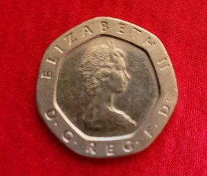 1982 England Queen Elizabeth II 20 Pence Coin RARE Circulated Coin - Picture 1 of 2