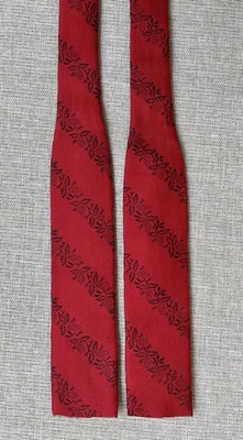 De colección Mr.Field, Inc. Pajarita de seda murciélago roja con rayas florales autocorbata 1,5" Foto 1 de 4