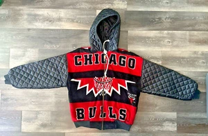 Giacca parka vintage anni 90 Chicago Bulls trapuntata morbida con cappuccio taglia unica - Foto 1 di 19